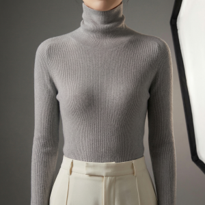 Mila Cashmere Turtleneck - Image 4